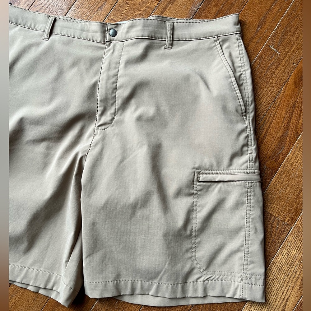 Chaps Men’s Performance Golf Shorts, Hampton Khaki, Size 40 - Picture 4 of 12